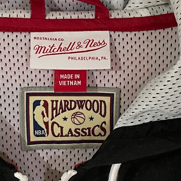 Windbreaker - Picture 2 of 6